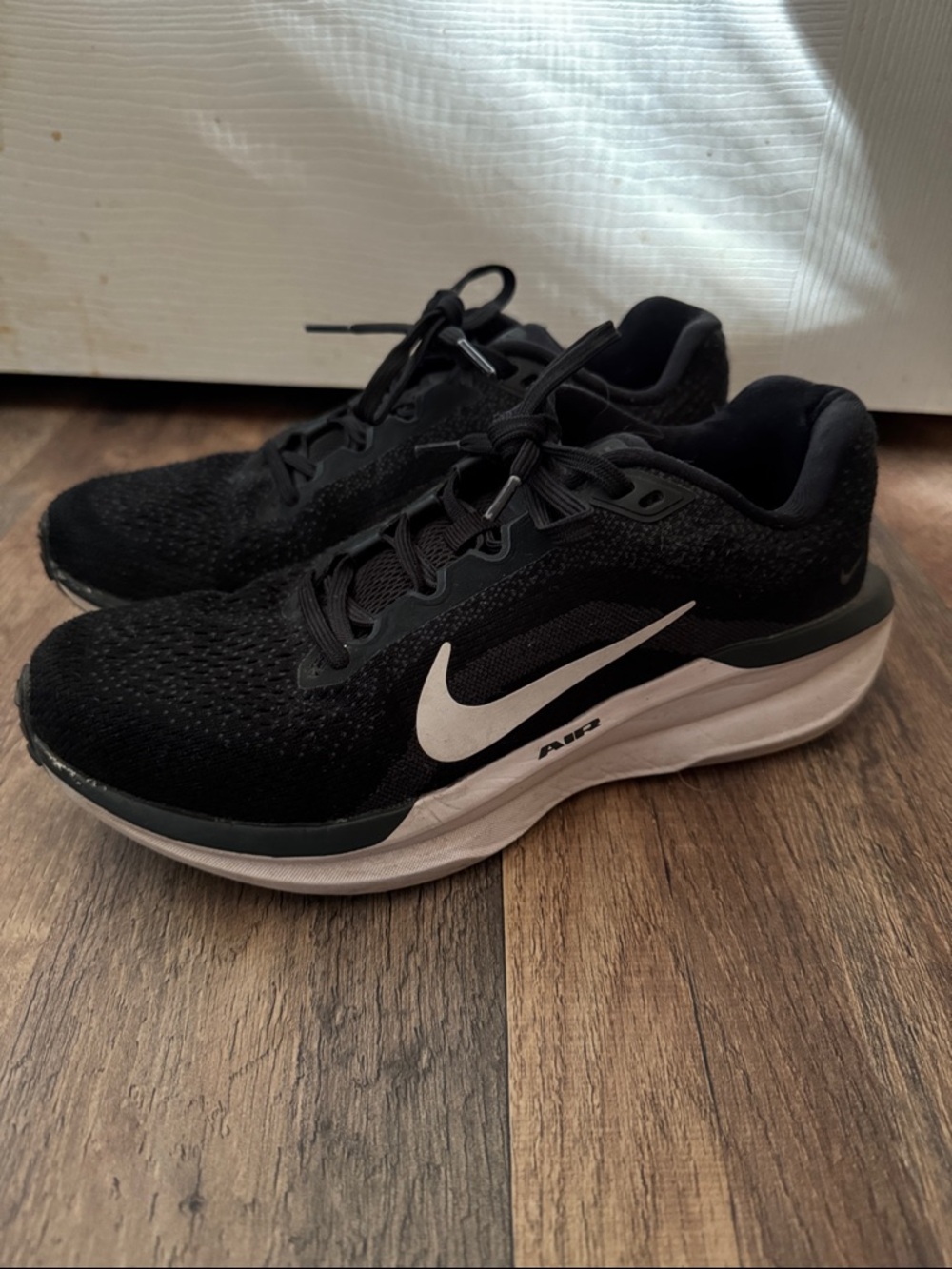 Nike Women’s Winflo 11 Running Shoes Black and White Performance Size 8.5